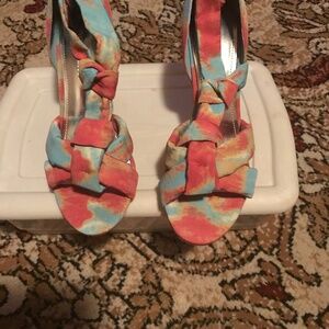 New 7/2 Multi color sandles